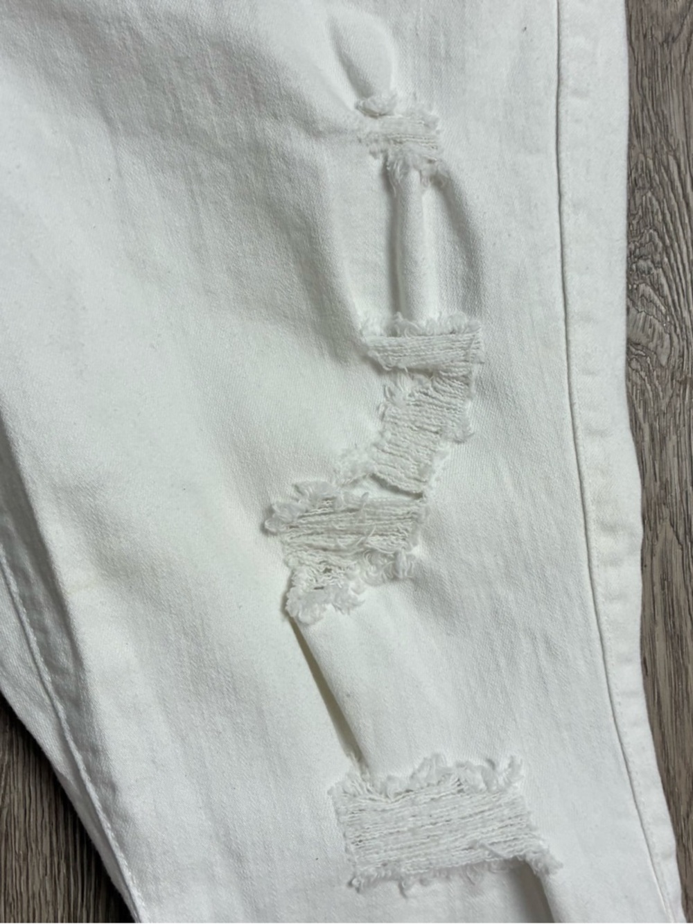 🤍 Torrid Denim Jegging Crop Distressed White Jeans Size 20 - Picture 10 of 12